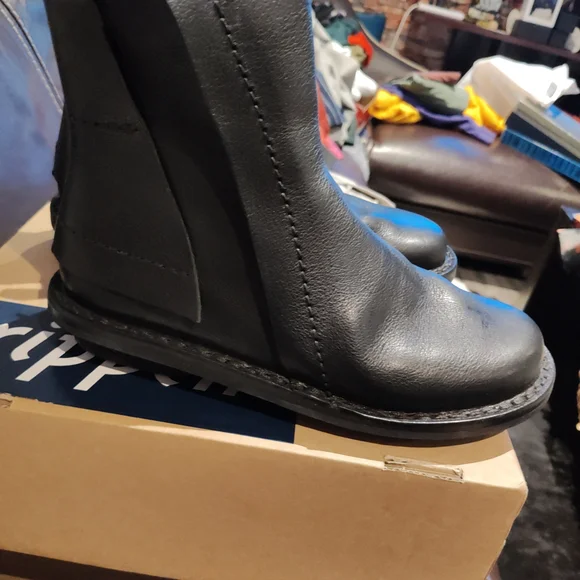 Sleek Black Leather Ankle Boots for Women - Picture 7 of 12